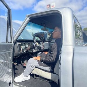 Meet your Posher, Sebastian